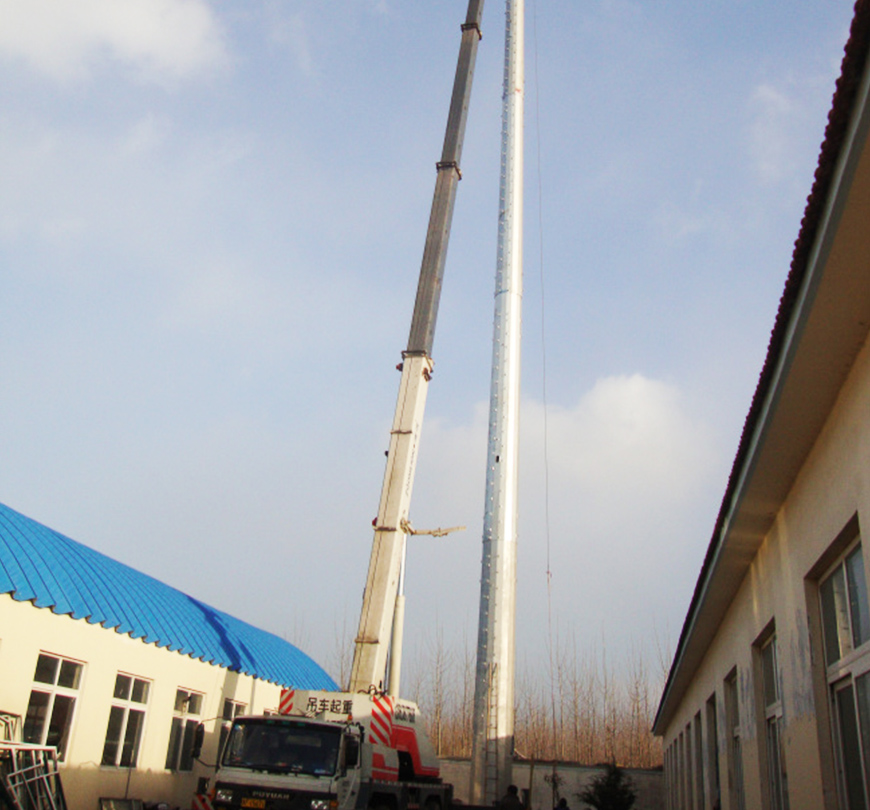 煙臺移動(dòng)信號塔吊裝